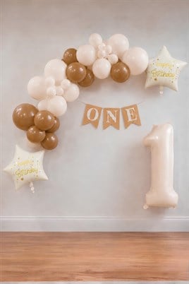 Kahve ONE 1 Yaş Doğum Günü Parti Seti –Karamel Kahve ve Deniz Kumu Balon Süsleme Seti