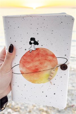 Kitap Kılıfı Ve Metal Ayraç- Satürnlu KIz