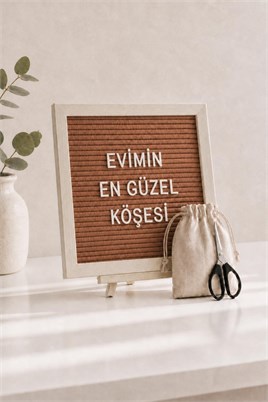 WoodArt Premium Letter Board Seti, Ceviz Kahve Keçe Yüzeyli Doğal Çam Ahşap Yazı Panosu – Şövale Standlı Dekoratif Set