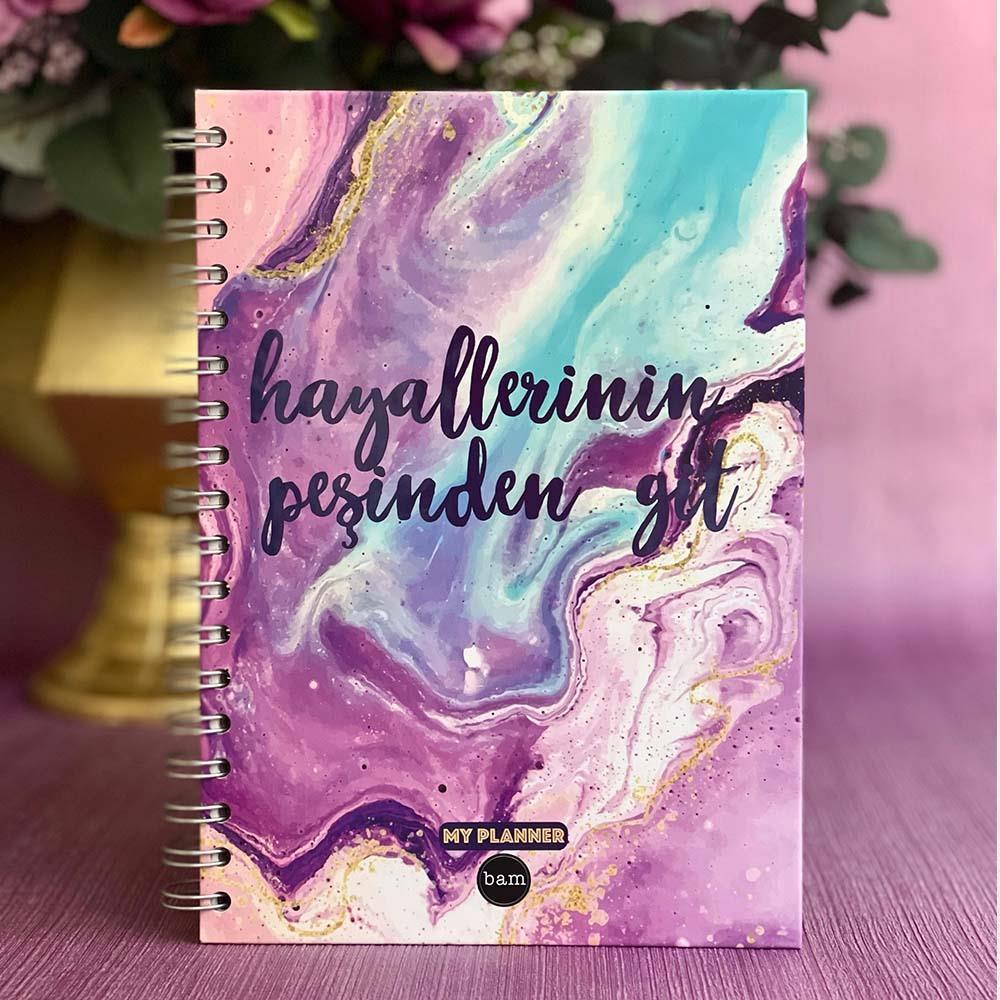 Hayallerinin Peşinden Git Tasarımlı Spiralli Sticker'lı Tarihsiz Konuşan Ajanda Haftalık Planlayıcı Defter