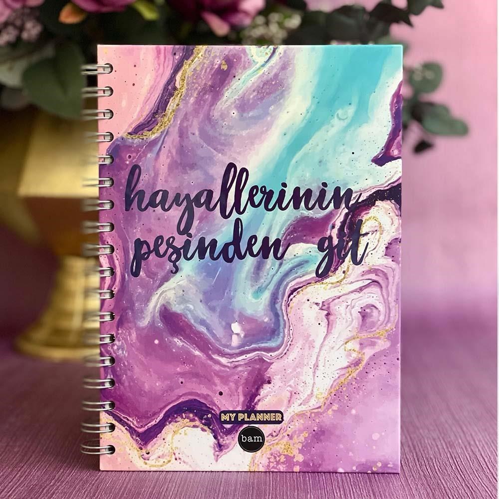 Hayallerinin Peşinden Git Tasarımlı Spiralli Sticker'lı Tarihsiz Konuşan Ajanda Haftalık Planlayıcı Defter