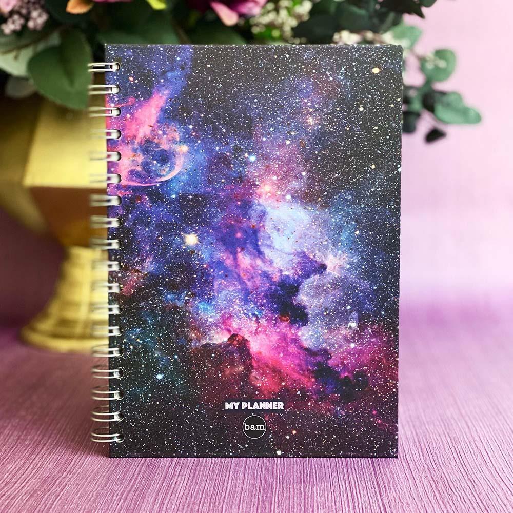 Space Tasarımlı Spiralli Sticker'lı Tarihsiz Konuşan Ajanda Haftalık Planlayıcı Defter