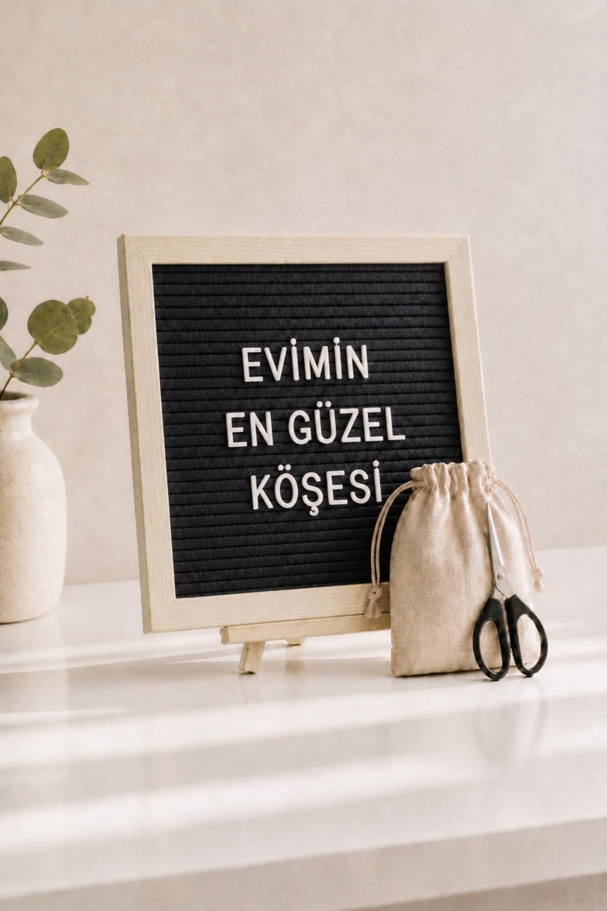 WoodArt Premium Letter Board Seti, Mat Gece Siyahı Keçe Yüzeyli Doğal Çam Ahşap Yazı Panosu – Şövale Standlı Dekoratif Set