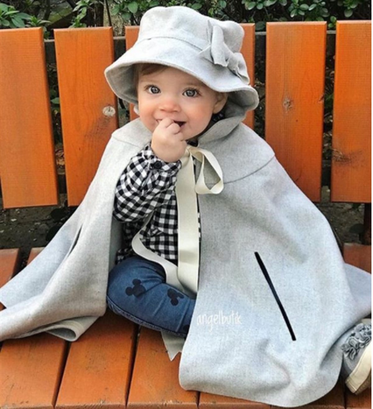 Kaşe Şapka Pelerin