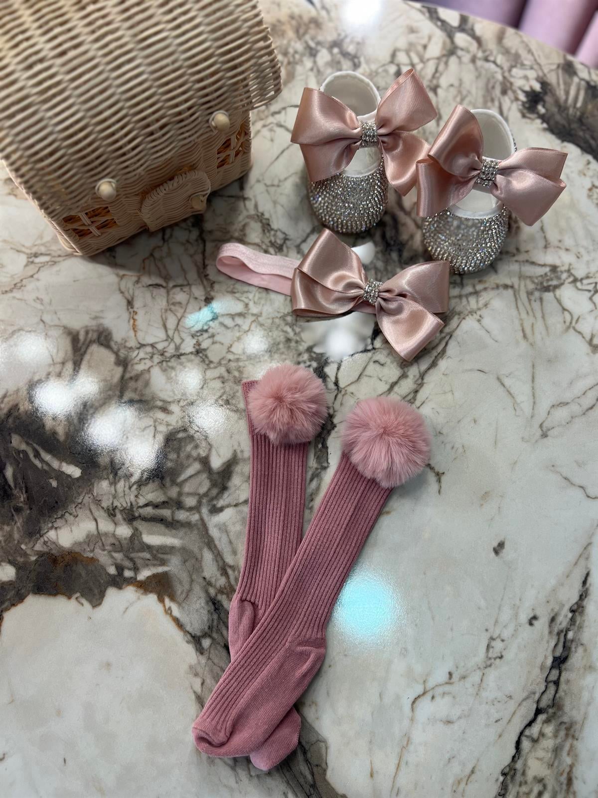 Ponpon Detaylı Çorap