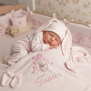 Lena 10'lu Kız Bebek Hastane Çıkışı Seti – İsim Nakışlı Tavşan Temalı