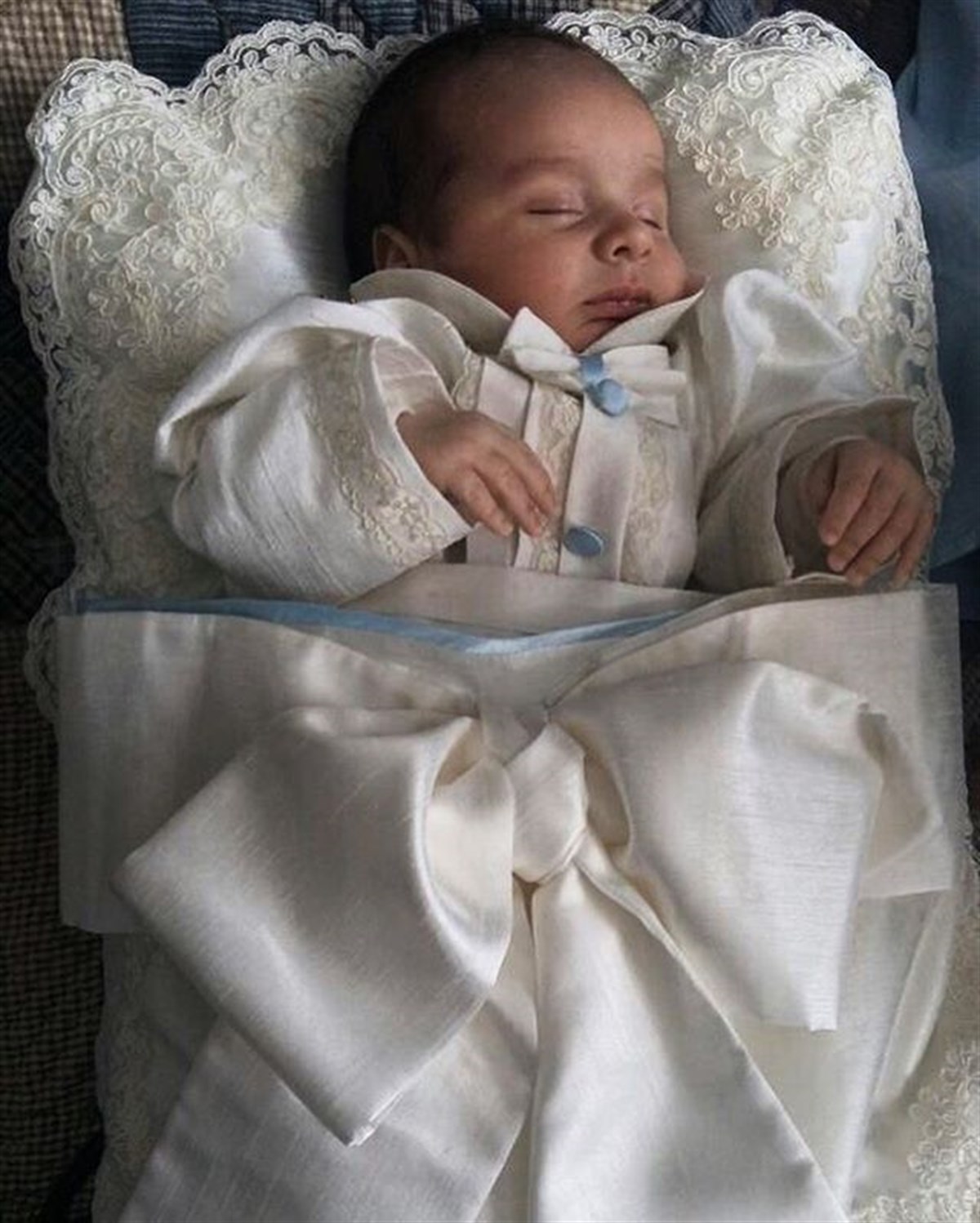 Beyaz Kurdelalı Port Bebe