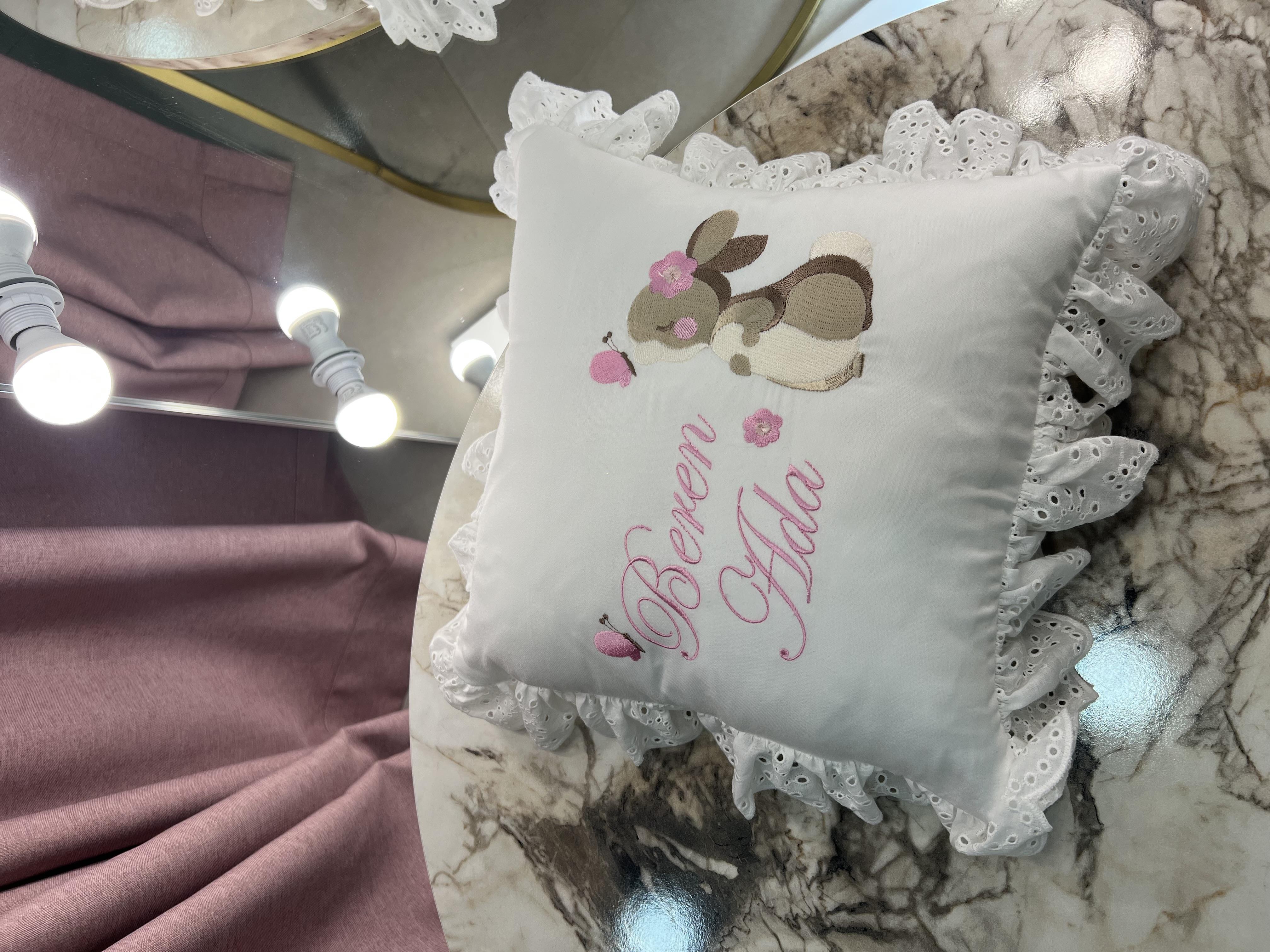 Honey Mia Tavşan Nakışlı Bebek Yastık
