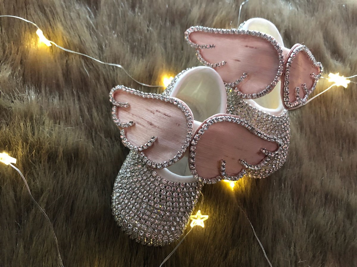 Melek Kanatlı Patik