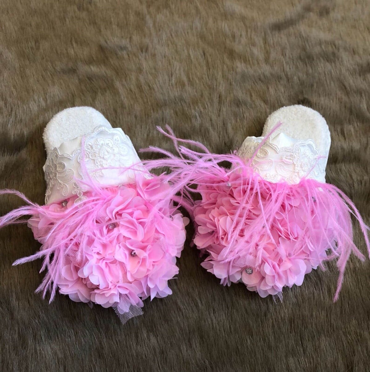 Pembe Detaylı Lohusa Terliği