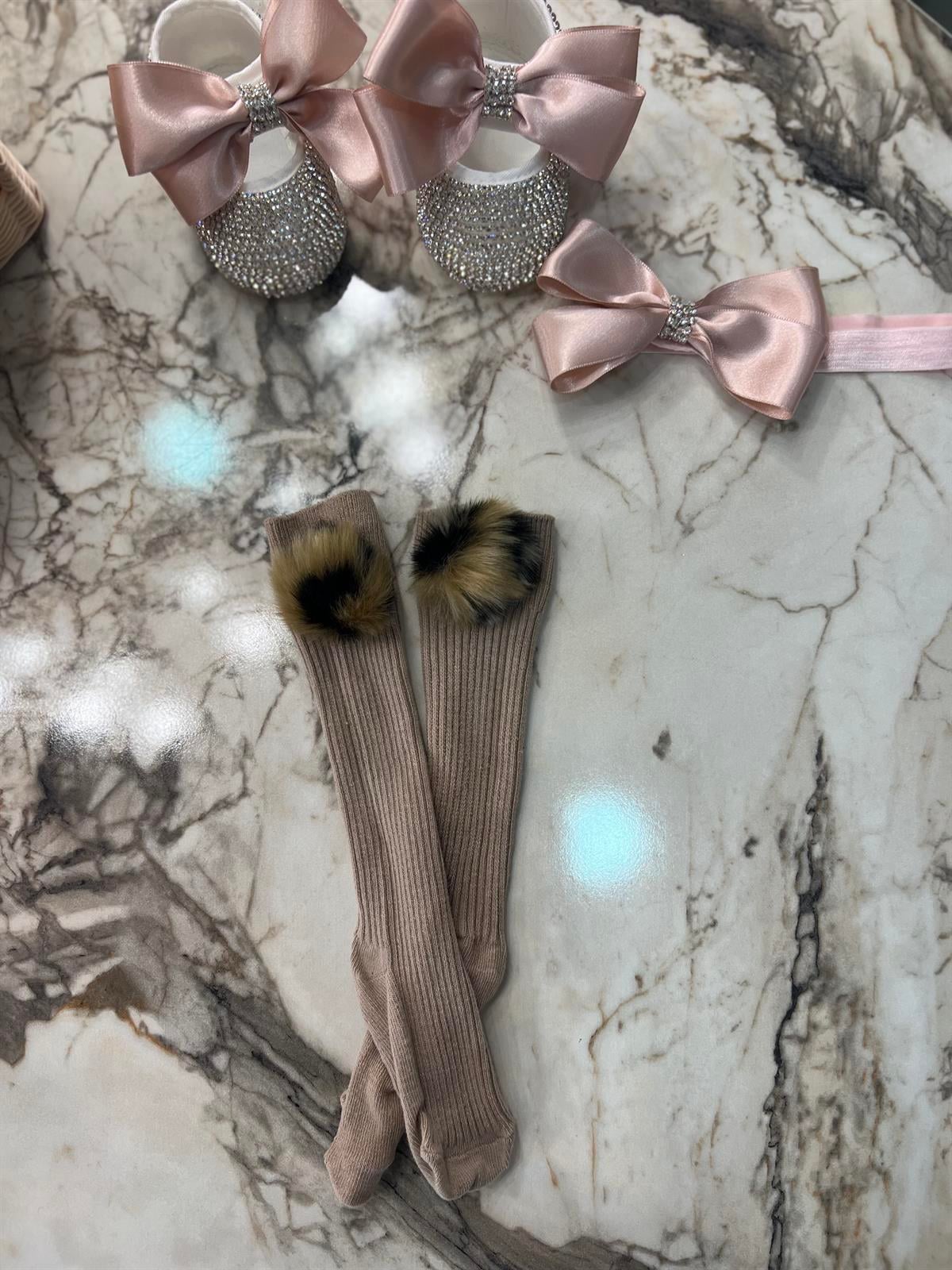 Ponpon Detaylı Çorap