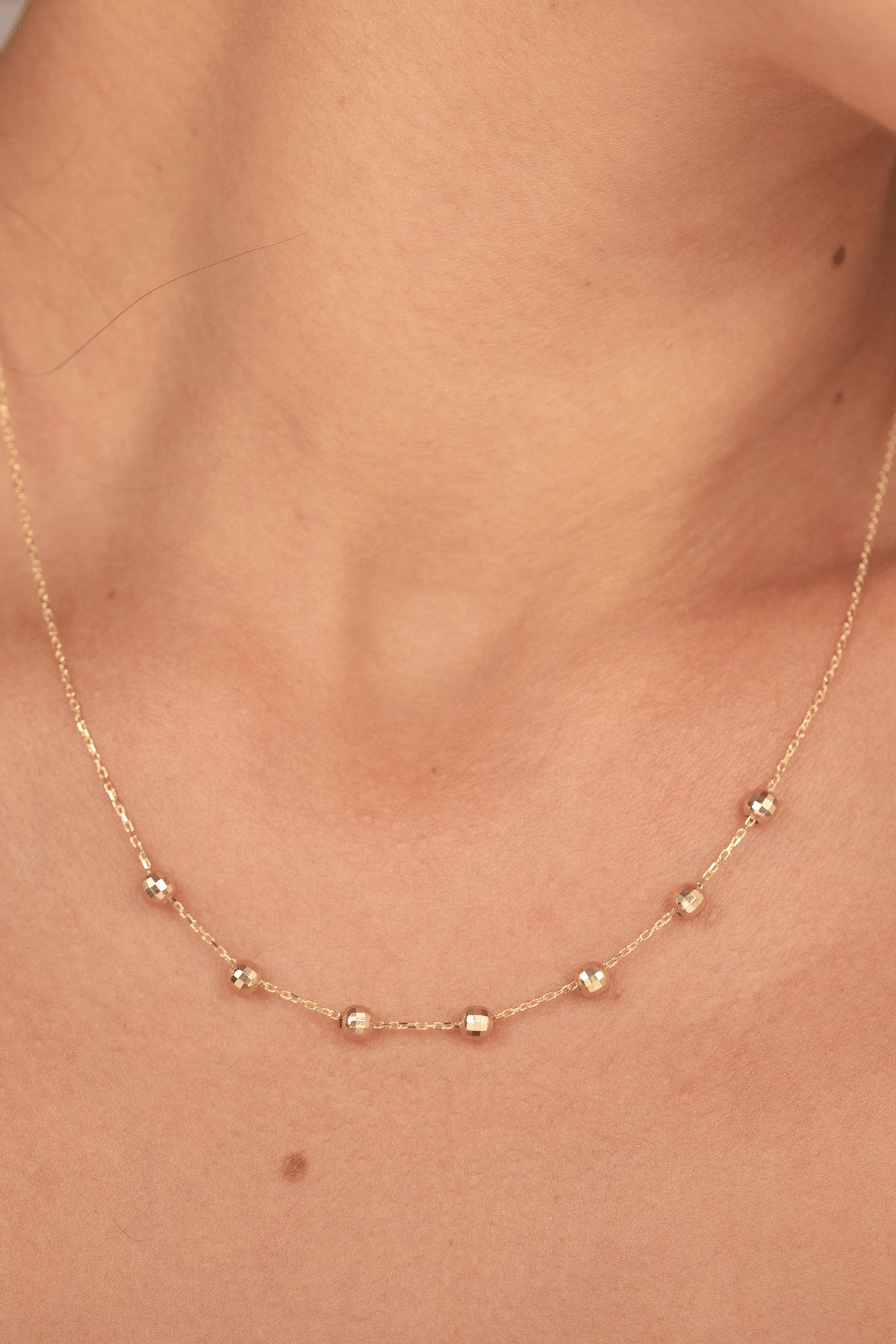 Altın Top Top Model Kolye