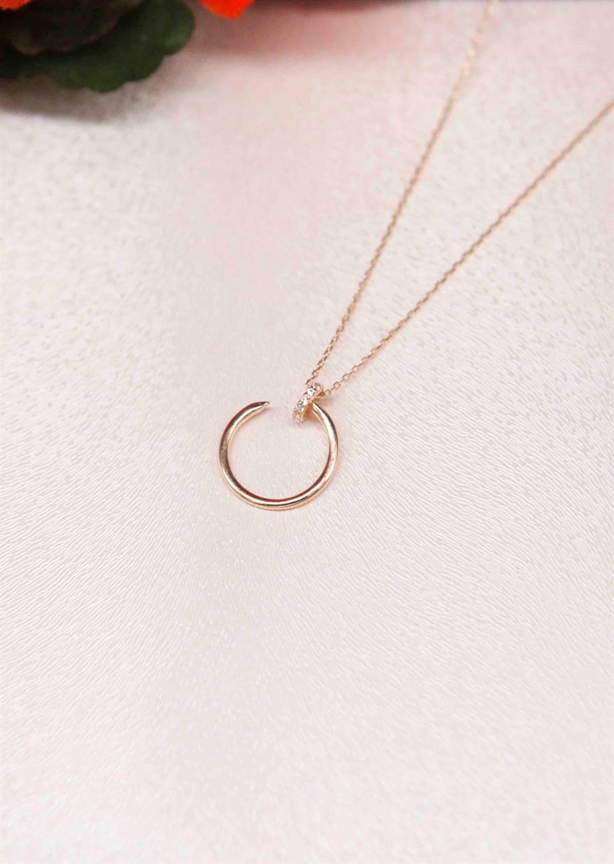 14 Ayar Altın Çivi Model Kolye