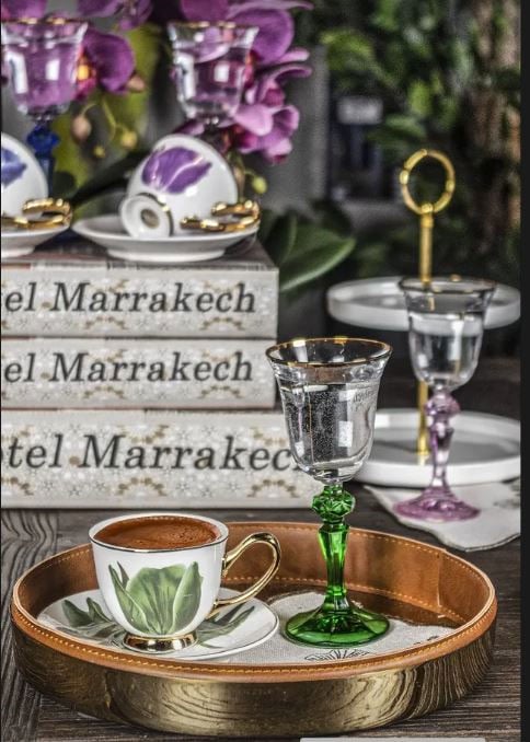 Mikasa Moor Çiçek Desenli Türk Kahvesi Fincanı, Yeşil Su Bardağı ve Lüks Sunum Tepsisi