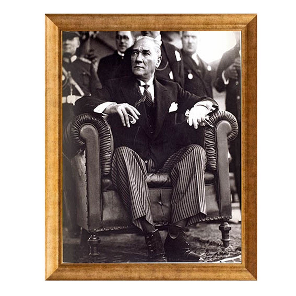 Atatürk Koltukta Oturan Karizmatik Altın Çerçeveli Tablo