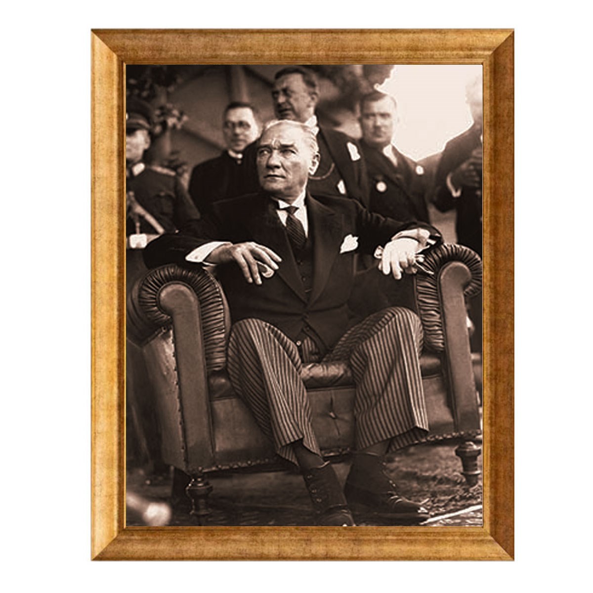 Atatürk Koltukta Oturan Tablo