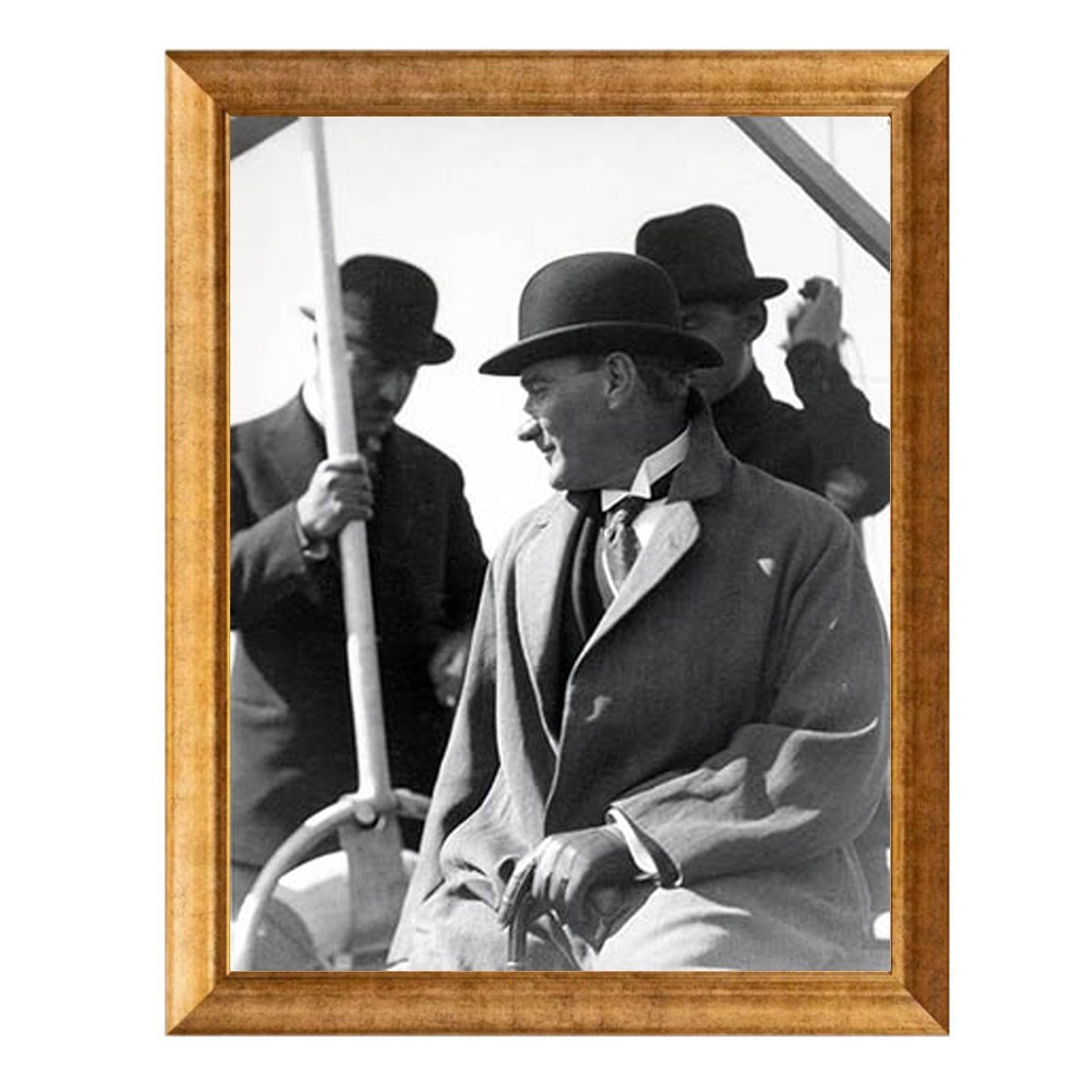 Atatürk Melon Şapkalı Güvertede Altın Çerçeveli Tablo