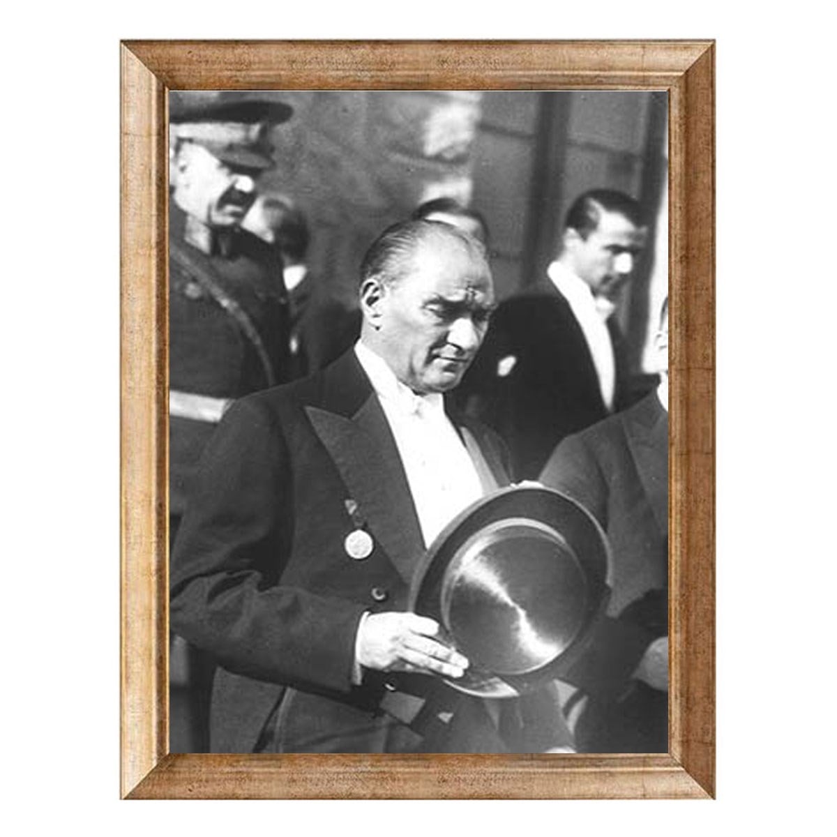 Atatürk Smokinli Altın Çerçeveli Tablo