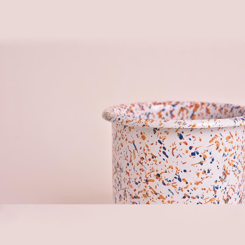 Emaye Metal Saplı Sütlük Serpme Desen Beyaz