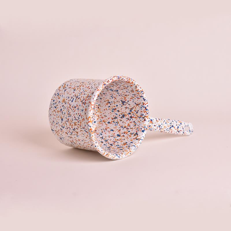 Emaye Metal Saplı Sütlük Serpme Desen Beyaz