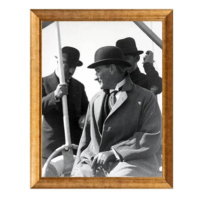 Atatürk Melon Şapkalı Güvertede Altın Çerçeveli Tablo
