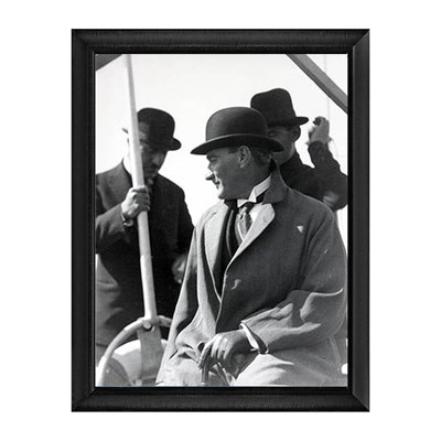 Atatürk Melon Şapkalı Güvertede Altın Çerçeveli Tablo