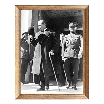Atatürk Paltolu Bastonlu Altın Çerçeveli Tablo