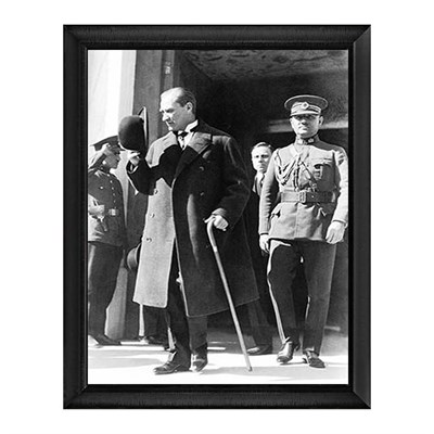 Atatürk Paltolu Bastonlu Altın Çerçeveli Tablo