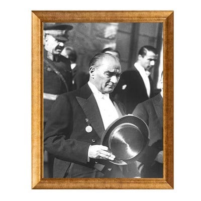 Altın çerçeveli Atatürk smokinli portre tablo