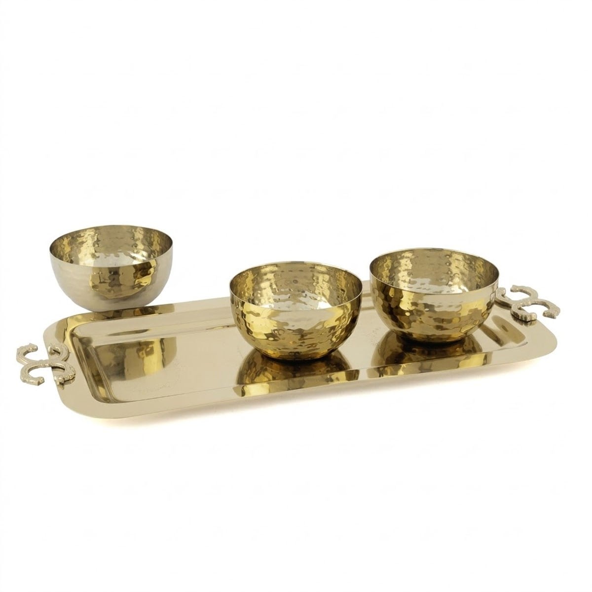 Çamlıca Home parlak altın sarısı gold kaplama dövme hammered dokulu 3 adet metal kase ve kulplu dikdörtgen servis tepsili ikramlık seti beyaz zemin ürün çekimi 18x42 cm