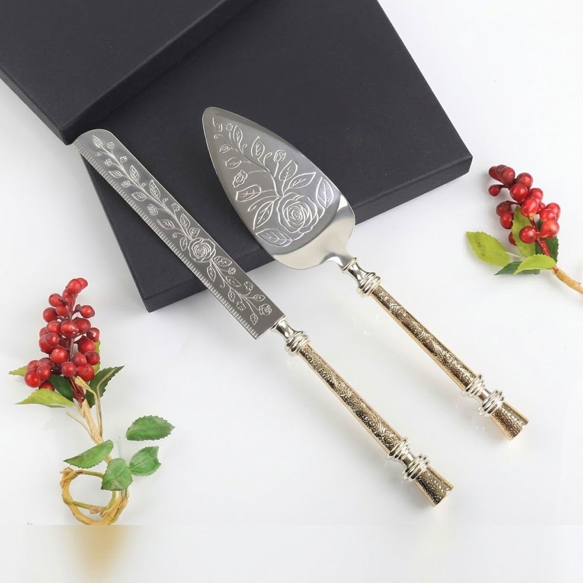 Çamlıca Home Leydi desen işlemeli altın kaplama metal kulplu 2li pasta servis takımı