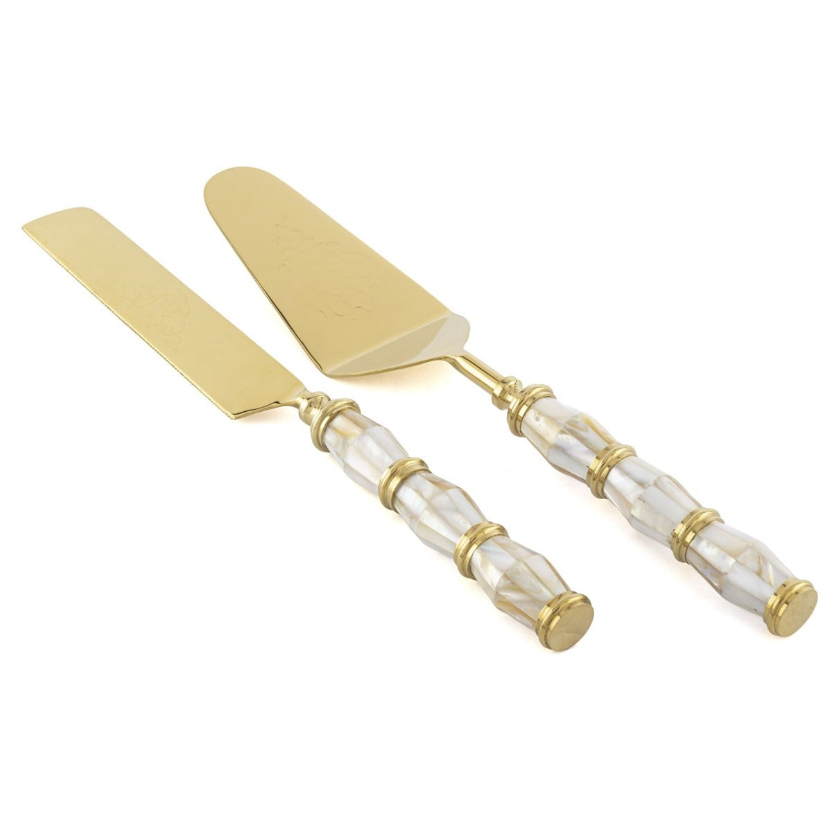 Gold pasta bıçağı ve spatula üzerindeki doğal sedef işleme detayları.