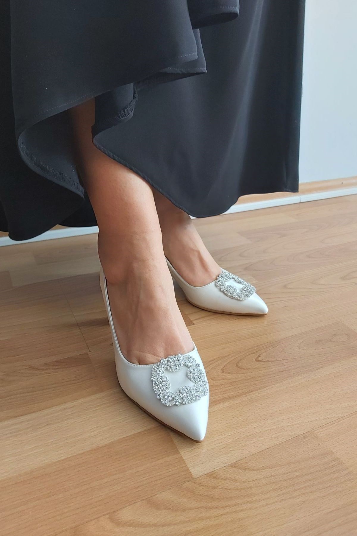 La Scada Beyaz Saten Topuklu Aksesuarlı Abiye Stiletto Kadın Ayakkabı  MMZ302 | Lascada