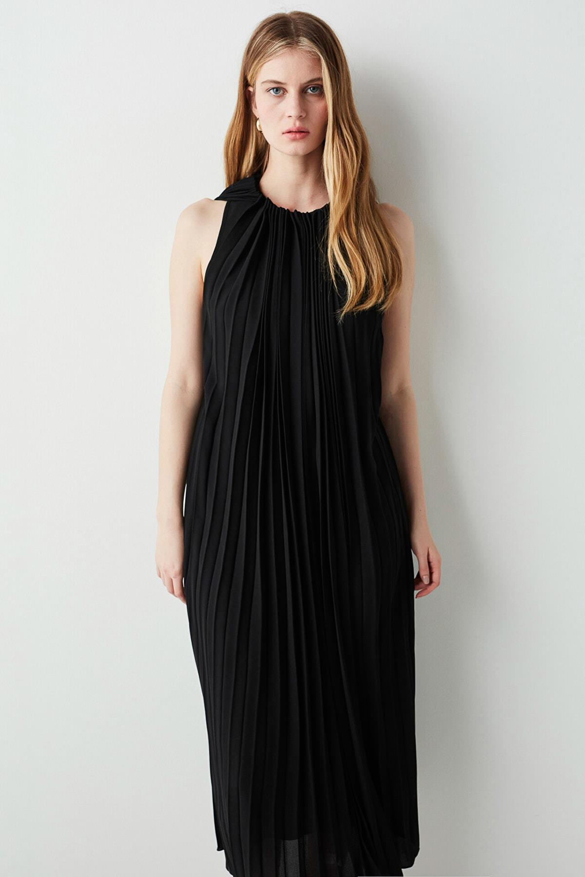 IPEKYOL Siyah Piliseli Elbise