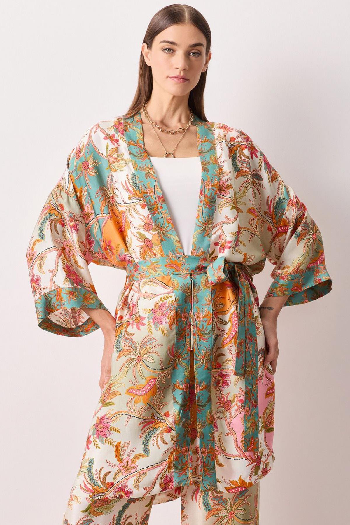 IPEKYOL Açık Pembe Çiçek Desenli Kuşaklı Pardesü