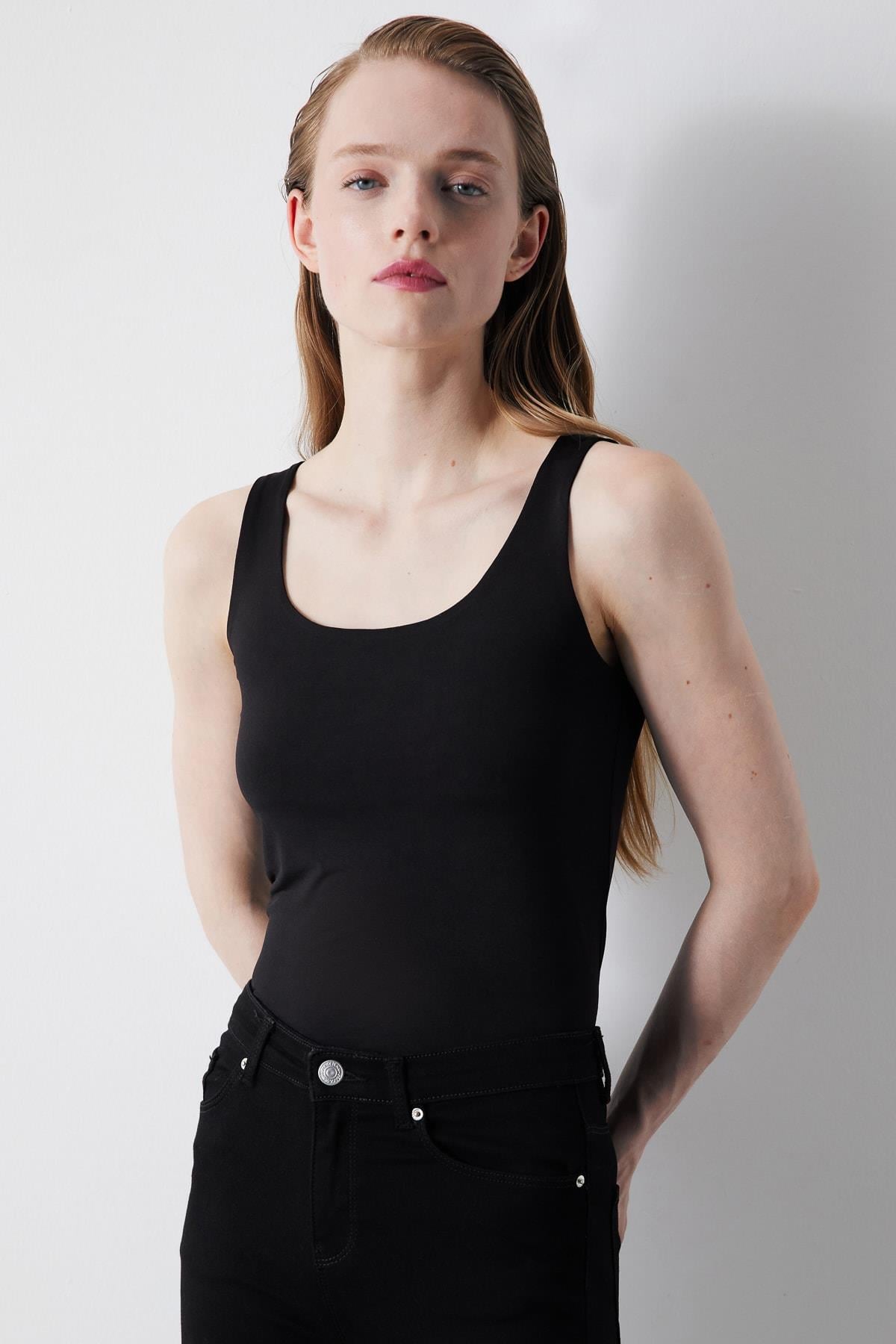 IPEKYOL SIYAH 70093 / T-SHIRT