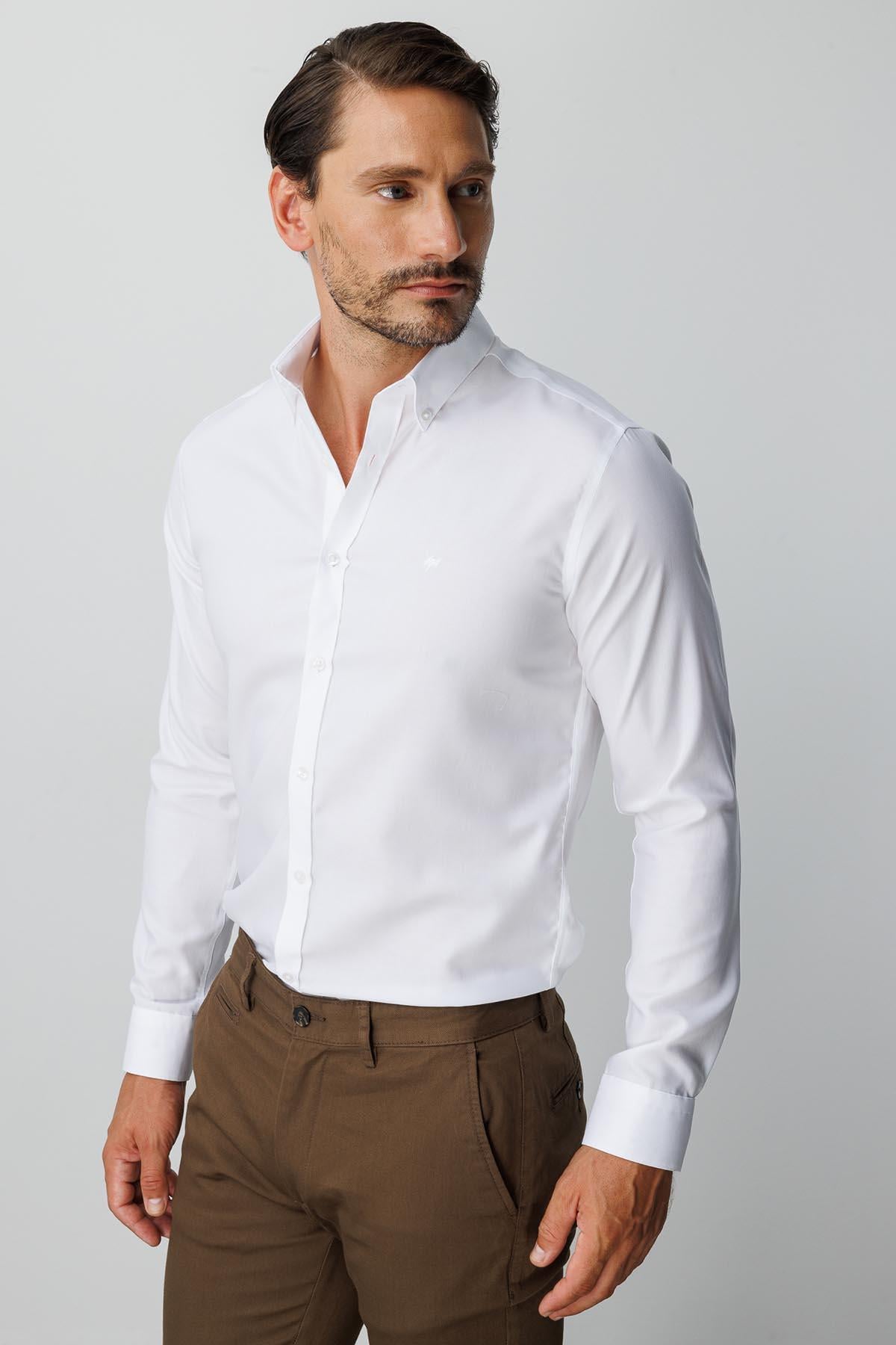 Beyaz Slim Fit Dar Kalıp Klasik Yaka Düz Uzun Kollu Cepsiz %100 Pamuk Non Iron Ütü İstemeyen Gömlek 