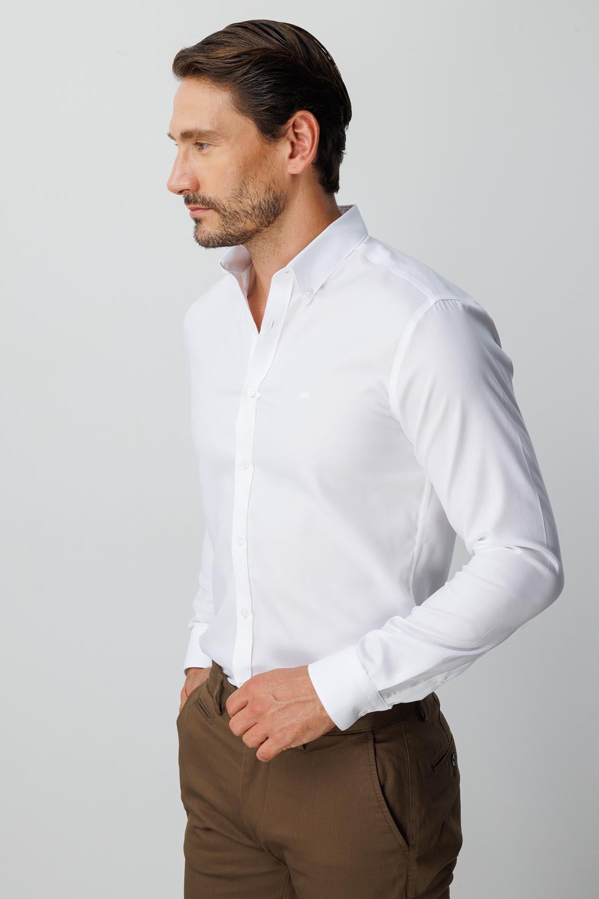 Beyaz Slim Fit Dar Kalıp Klasik Yaka Düz Uzun Kollu Cepsiz %100 Pamuk Non Iron Ütü İstemeyen Gömlek 