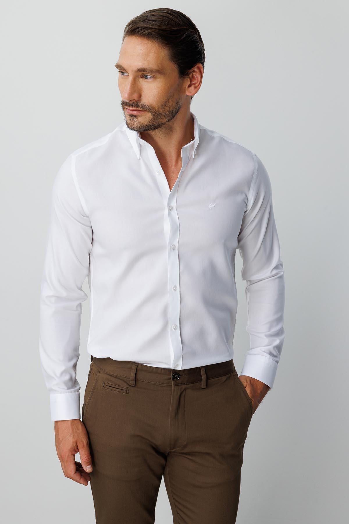 Beyaz Slim Fit Dar Kalıp Klasik Yaka Düz Uzun Kollu Cepsiz %100 Pamuk Non Iron Ütü İstemeyen Gömlek 