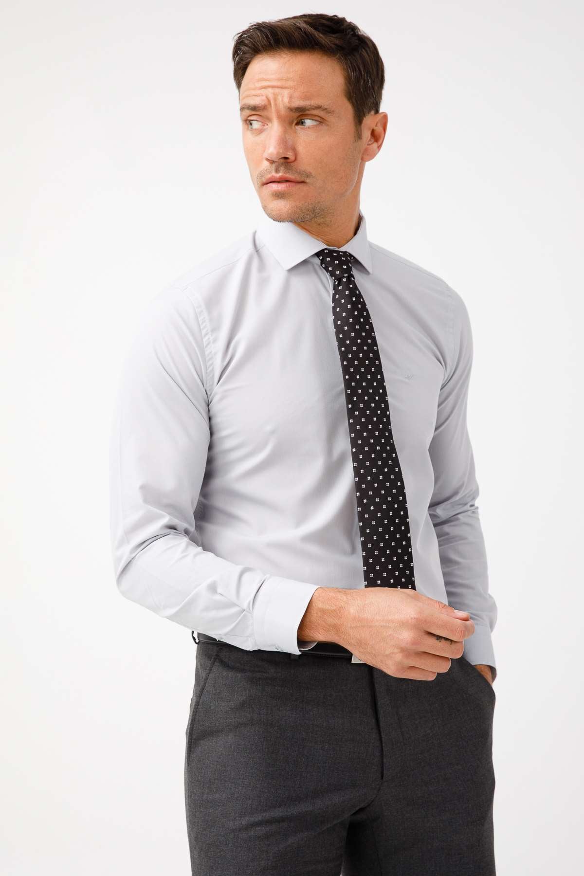 Açık Gri Slim Fit Dar Kalıp Klasik Yaka Düz Uzun Kollu Cepsiz Kolay Ütülenir Gömlek