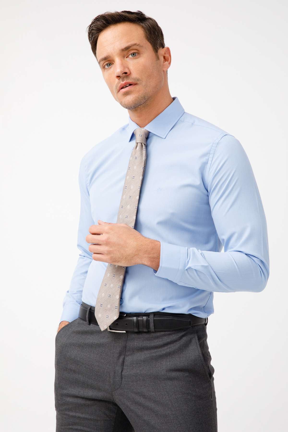 Koyu Mavi Slim Fit Dar Kalıp Klasik Yaka Düz Uzun Kollu Cepsiz Kolay Ütülenir Gömlek