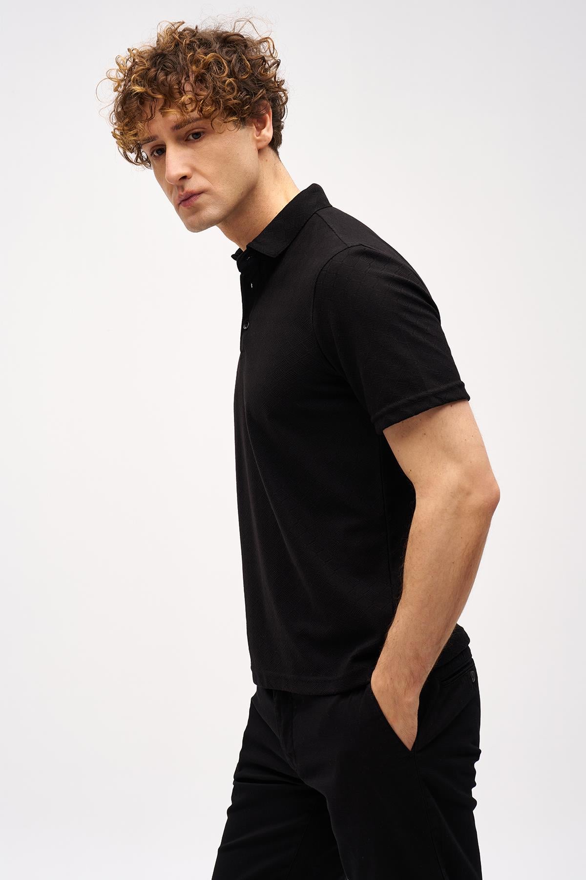 Siyah Slim Fit Dar Kalıp Fermuarlı Polo Yaka Desenli Kısa Kollu  Tişört