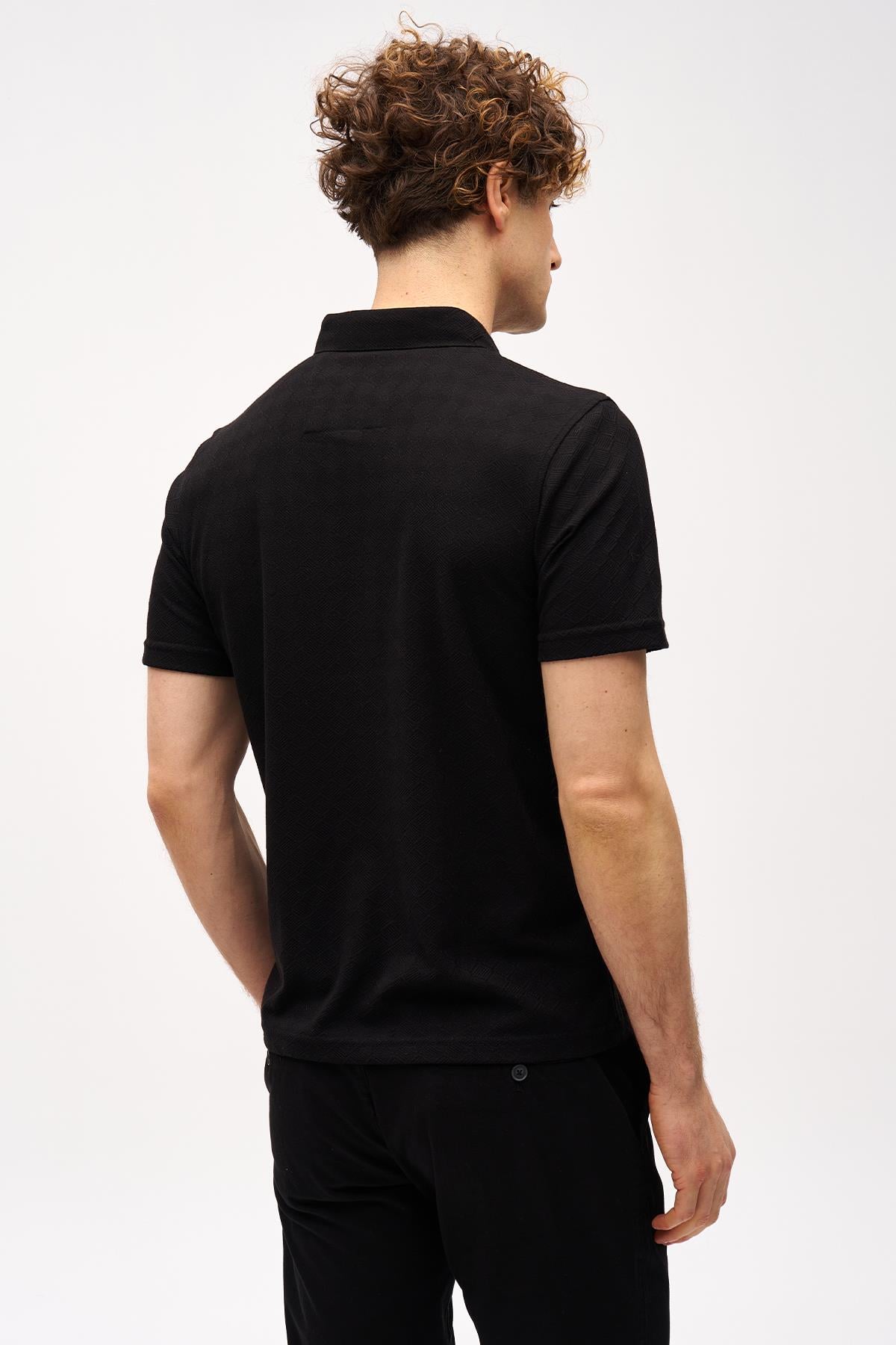 Siyah Slim Fit Dar Kalıp Fermuarlı Polo Yaka Desenli Kısa Kollu  Tişört