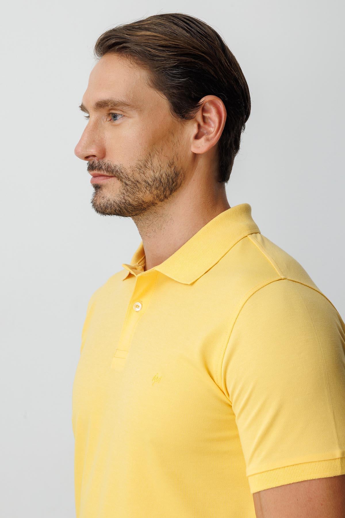 Sarı Modern Fit Dar Kalıp Polo Yaka Düz Kısa Kollu Pamuklu Tişört