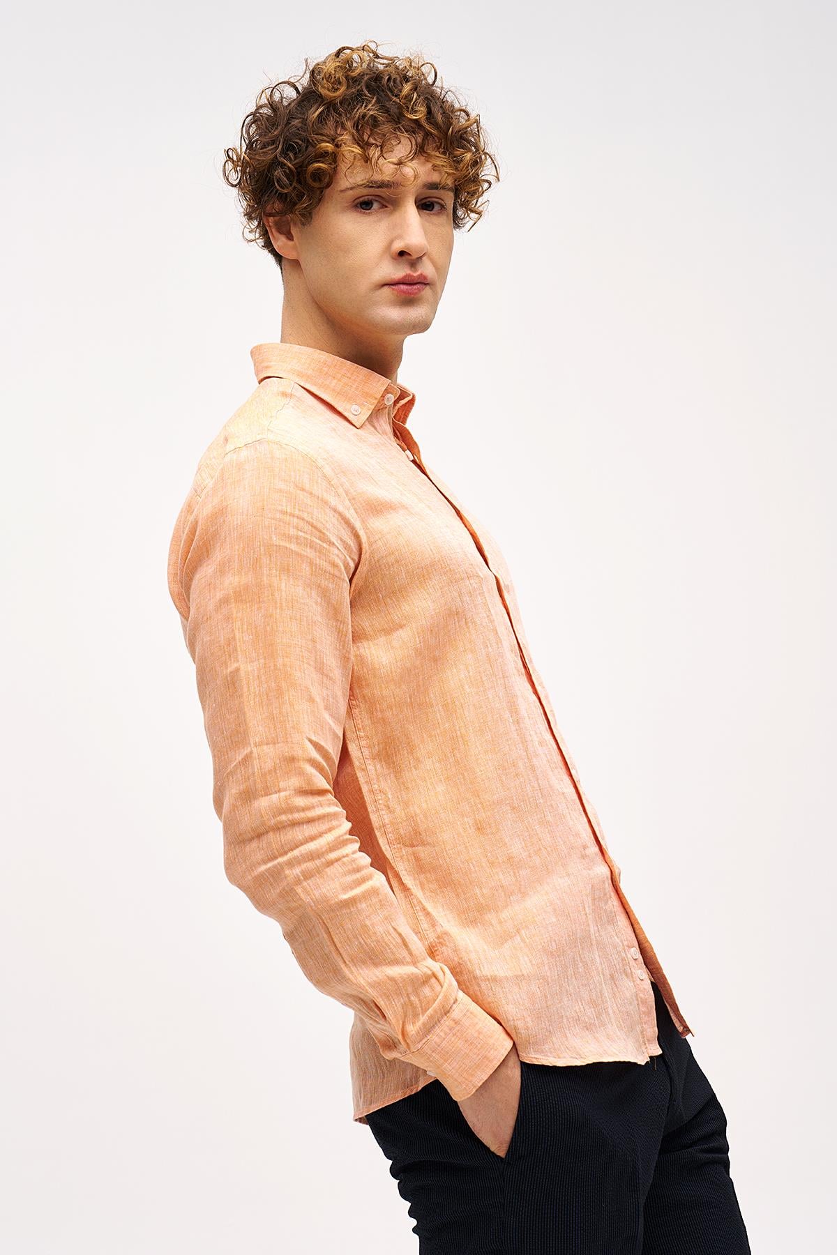 Turuncu Dynamic Fit Düğmeli Yaka Düz Uzun Kollu Cepsiz %100 Keten Gömlek