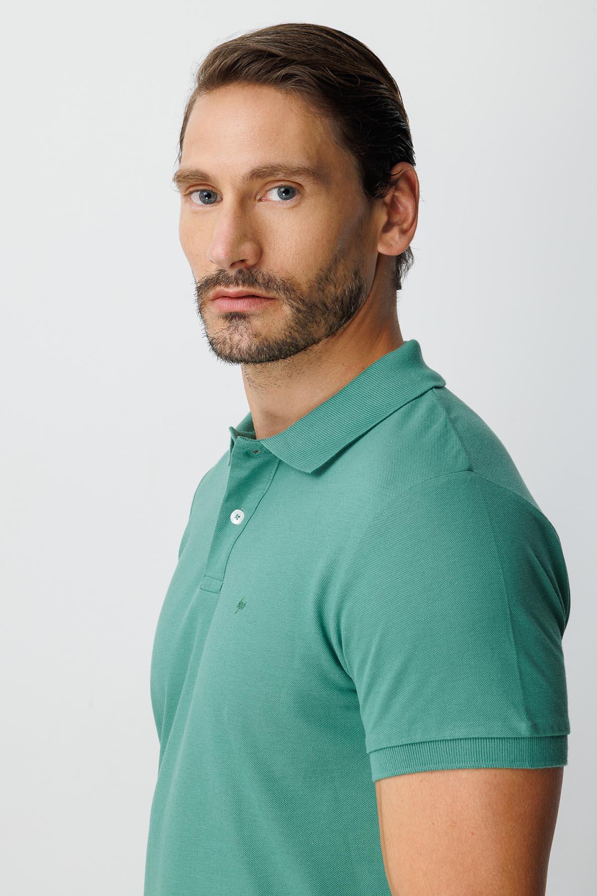 Yeşil Modern Fit Dar Kalıp Polo Yaka Düz Kısa Kollu  %100 Pamuk Tişört