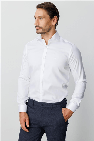Beyaz Regular Fit Geniş Kalıp Klasik Yaka Düz Uzun Kollu Cepsiz %100 Pamuk Non Iron Gömlek