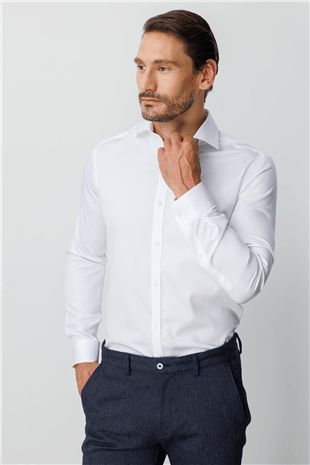 Beyaz Slim Fit Dar Kalıp Klasik Yaka Düz Uzun Kollu Cepsiz %100 Pamuk Non Iron Gömlek 