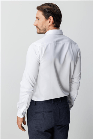Beyaz Slim Fit Dar Kalıp Klasik Yaka Düz Uzun Kollu Cepsiz %100 Pamuk Non Iron Gömlek 