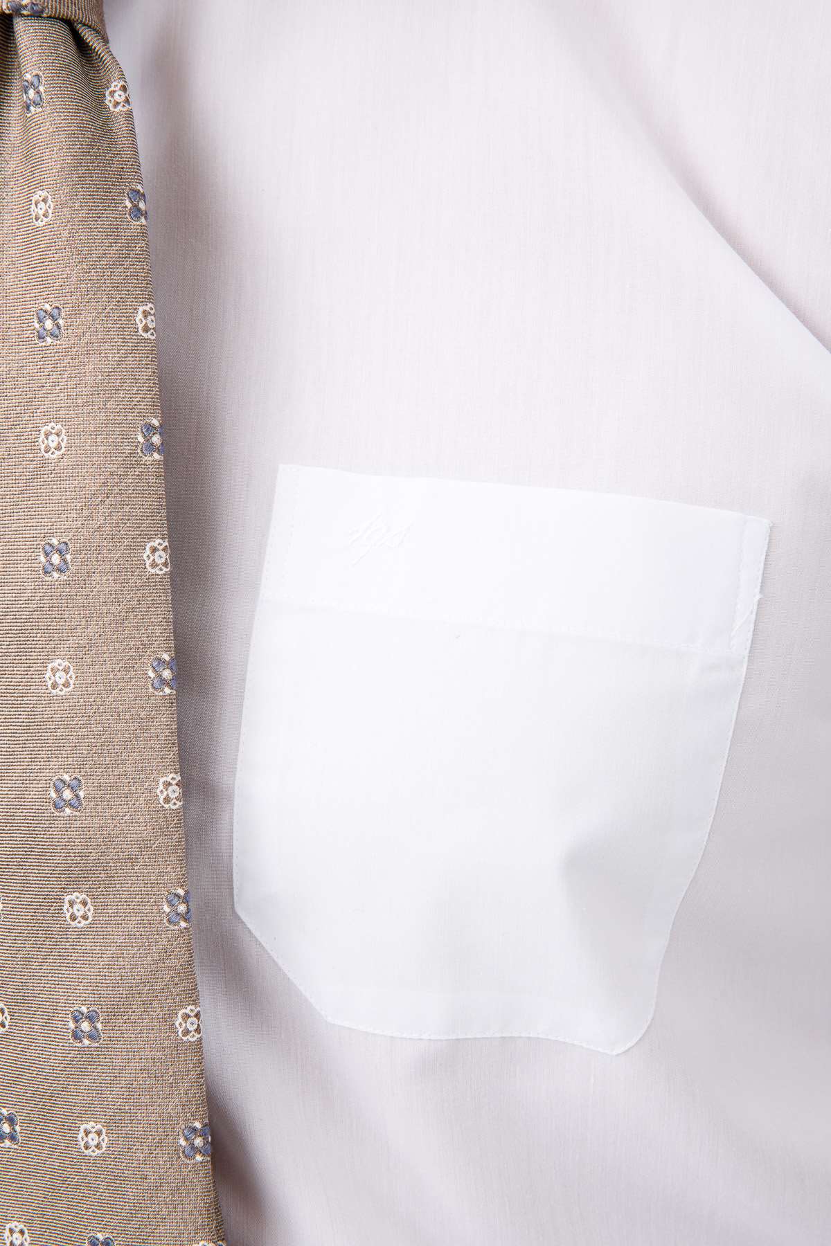 Beyaz Regular Fit Rahat Kalıp Klasik Yaka Düz Uzun Kollu Cepli Kolay Ütülenir Gömlek